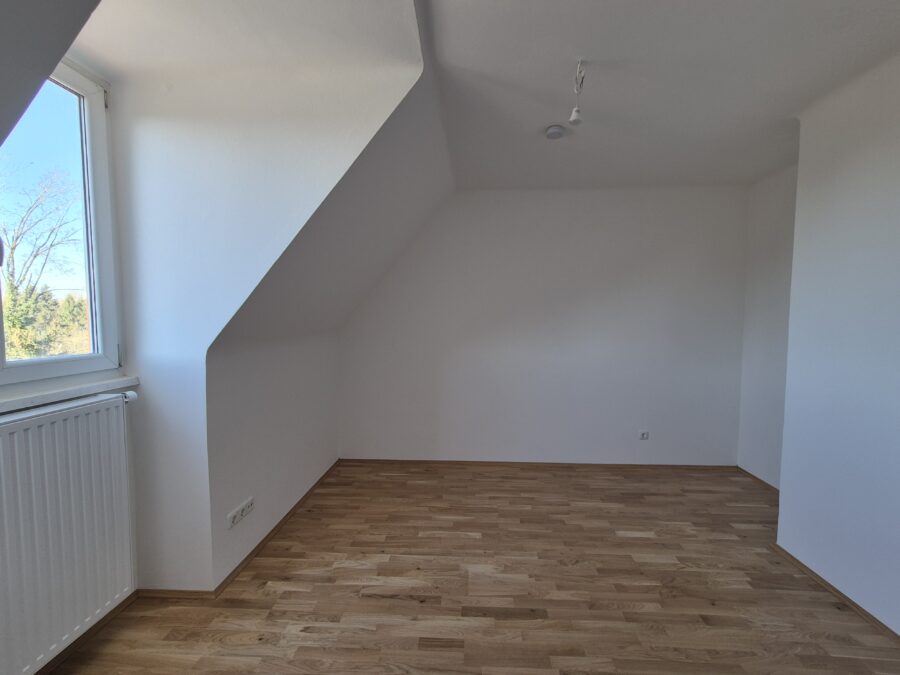 Generalsanierte 3-Raum-Wohnung mit großer Küche im 3. Stock **kein Lift** in ruhiger Lage - Kinderzimmer 20250319