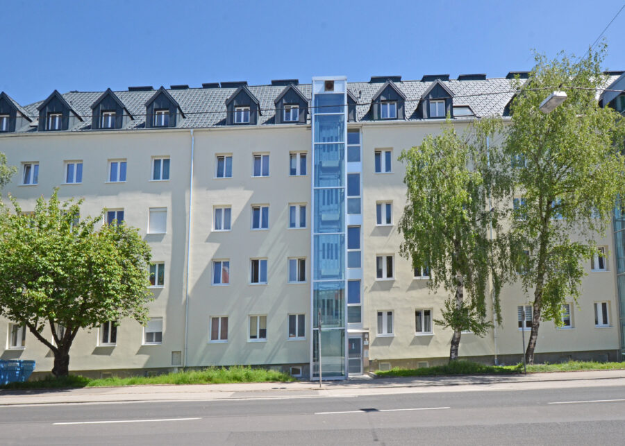 Gut mit öffentlichen Verkehrsmitteln erreichbare Singlewohnung im 3. Stock (oberstes Geschoß) ** Lift vorhanden** **Ideale Starterwohnung** - Rennerhof_36_Lift_bearb