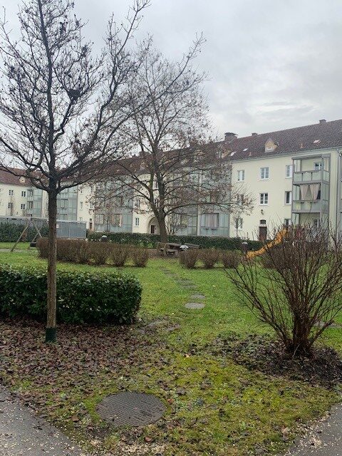 Im Erdgeschoß gelegene große 3-Raum-Wohnung in ruhiger Lage - Leonfeldner.82