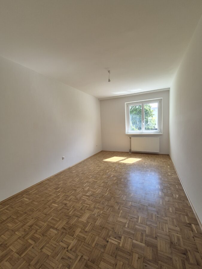 Perfekt aufgeteilte 3-Raum-Wohnung mit Loggia im 1. Stock **Lift vorhanden** - 20250730_Kinderzimmer