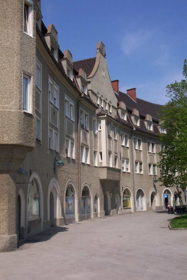 Singlewohnung mit Extrazimmer im 3. Stock **kein Lift** - Außenansicht