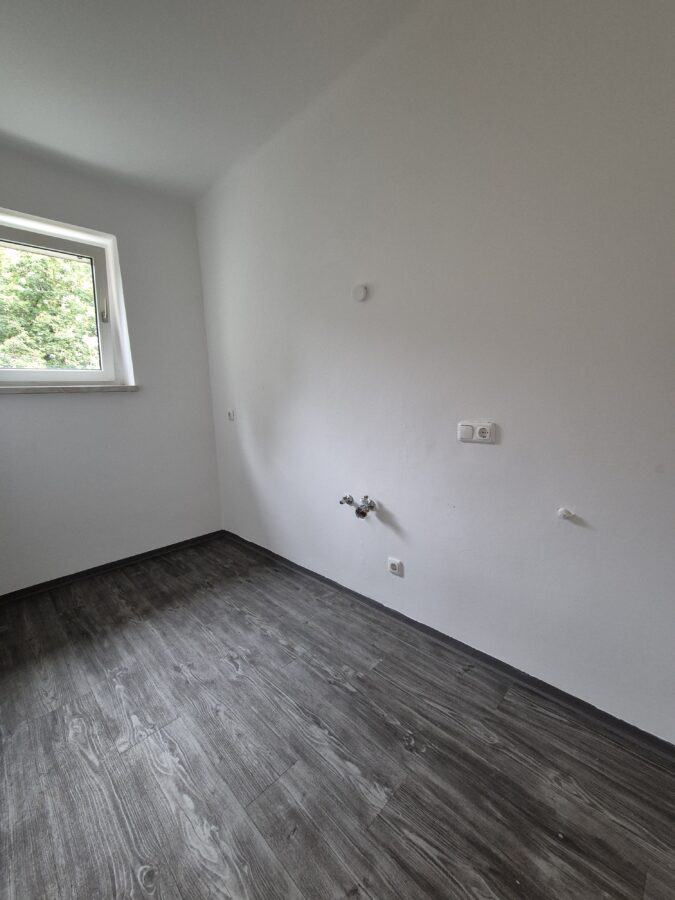 Perfekt aufgeteilte 3-Raum-Wohnung im 1 Stock **Lift vorhanden** - 20250923_Küche