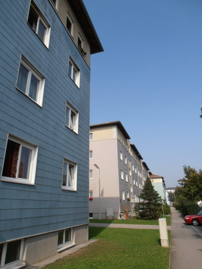 Perfekt aufgeteilte 3 -Raum - Wohnung (Wohnküche, Schlafzimmer, Kinderzimmer) im 1. Stock ** fix zugeordneter PKW Abstellpatz** - Außenansicht