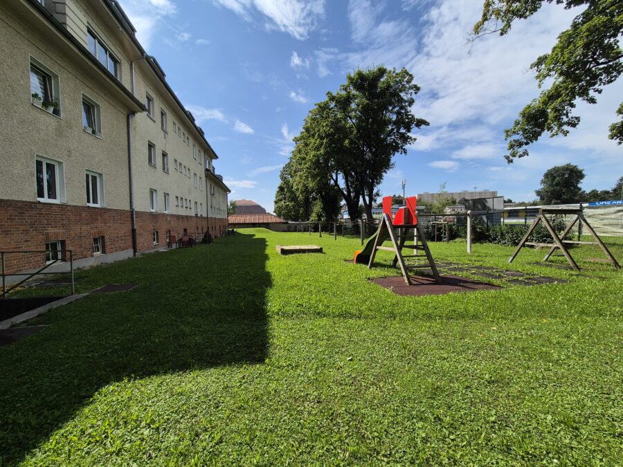 Ideal aufgeteilte 3 Zimmer Wohnung im 2ten Stock ohne Lift *nicht barrierefrei* - 20250730_Hof