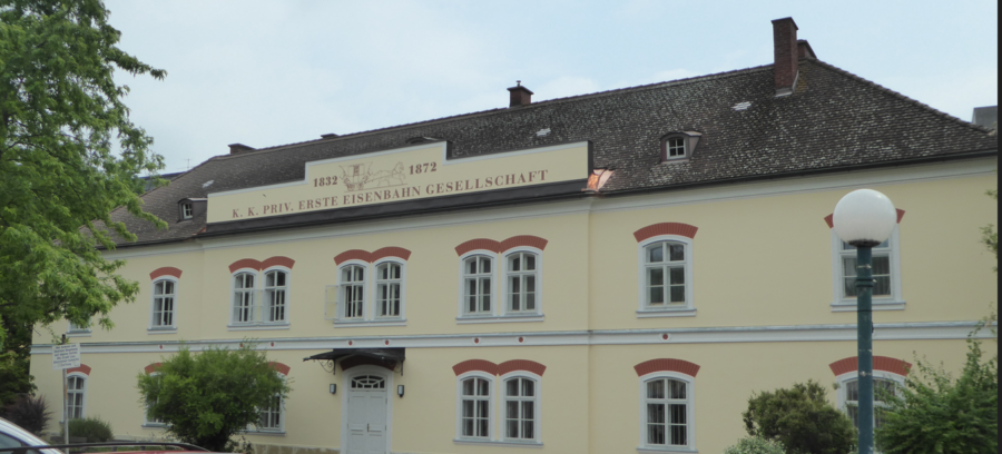 Idyllische 2-Raum-Wohnung mit Blick auf den Südbahnhofmarkt im 1ten Stock ohne Lift - Clipboard Image