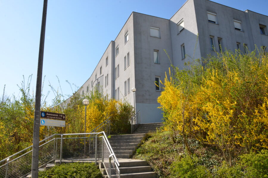 Schöne 3-Raum-Wohnung im obersten Geschoß in ruhiger Lage mit Balkon **kein Lift** **fix zugeordneter PKW Abstellplatz** - DSC_4109