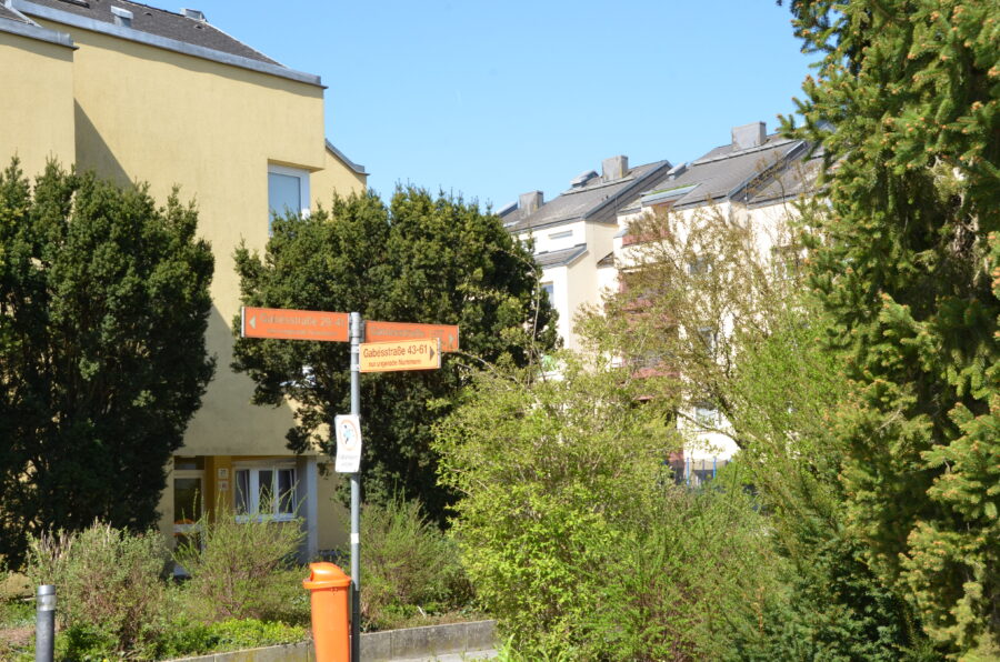 Ideal aufgeteilte 3-Zimmer-Wohnung mit großzügigem Balkon im 2ten Stock mit Ausblick ins Grüne, Bad mit Badfenster und WC getrennt **kein Lift** - DSC_4197