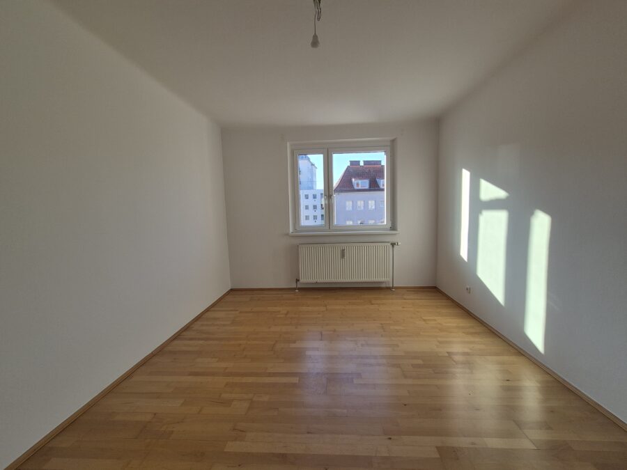 Ruhig gelegene 2-Raum-Wohnung (Wohnküche und Schlafzimmer) im 3. Stock mit Lift - 20260119_Schlafzimmer