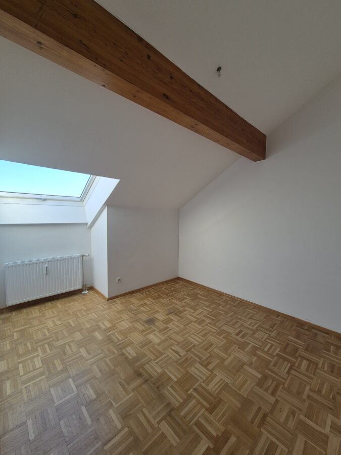 Ideal aufgeteilte 3-Zimmer-Wohnung mit großzügigem Balkon im 2ten Stock mit Ausblick ins Grüne, Bad mit Badfenster und WC getrennt **kein Lift** - 20260119_Kinderzimmer