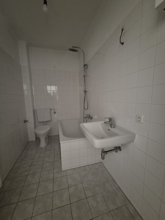 Gut aufgeteilte 3-Raum-Wohnung im obersten Geschoß ohne Lift** 1 Monat mietzinsfrei** - 20260119_Bad/WC