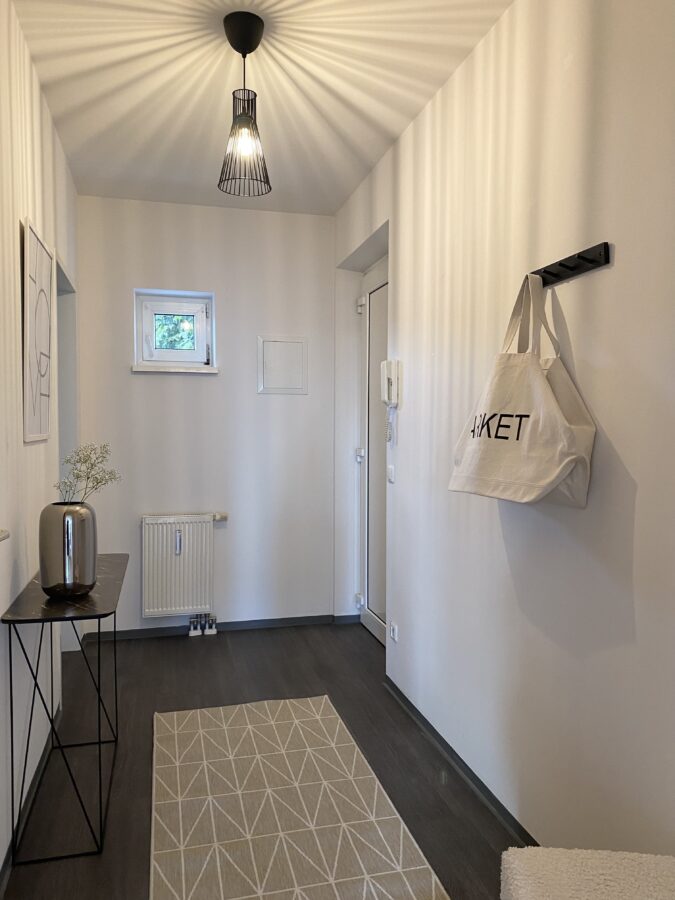 Schöne Singlewohnung mit extra Küche, großes Wohn-Schlafzimmer sowie fix zugeordneter PKW-Abstellplatz - VZ1