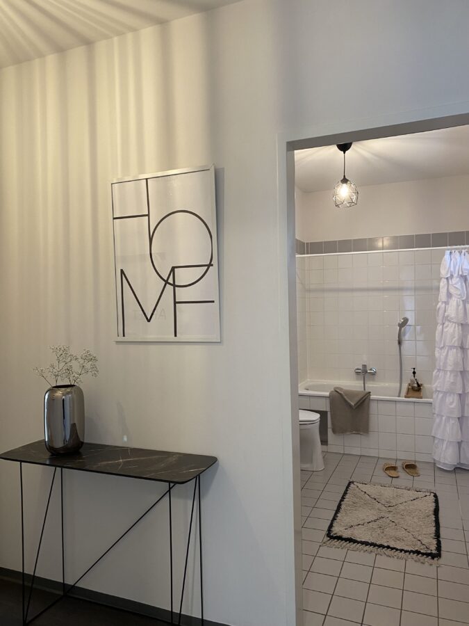 Schöne Singlewohnung mit extra Küche, großes Wohn-Schlafzimmer sowie fix zugeordneter PKW-Abstellplatz - VZ2