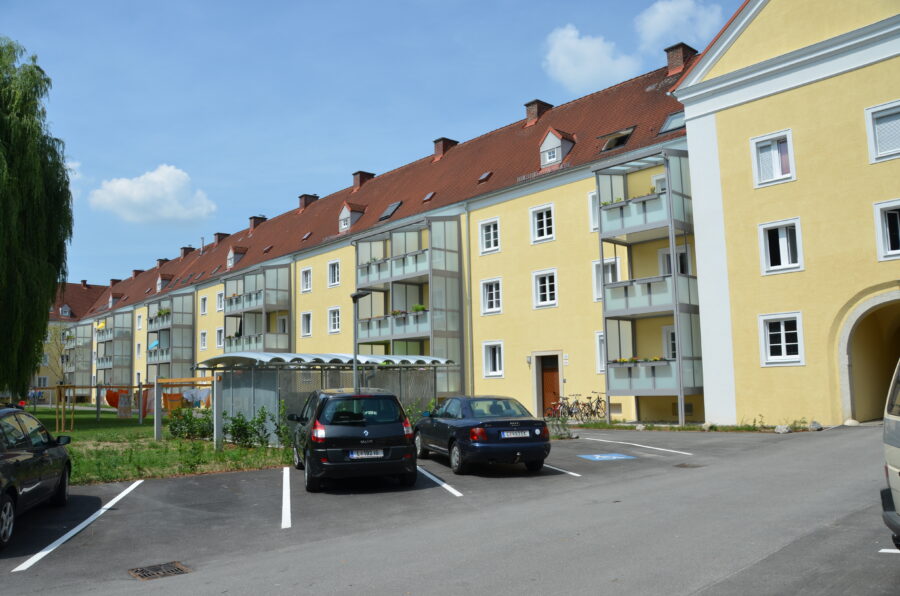 Wunderschöne sanierte 3-Raum-Wohnung in ruhiger Lage im 2. Stock mit Loggia **kein Lift* - Häuseransicht