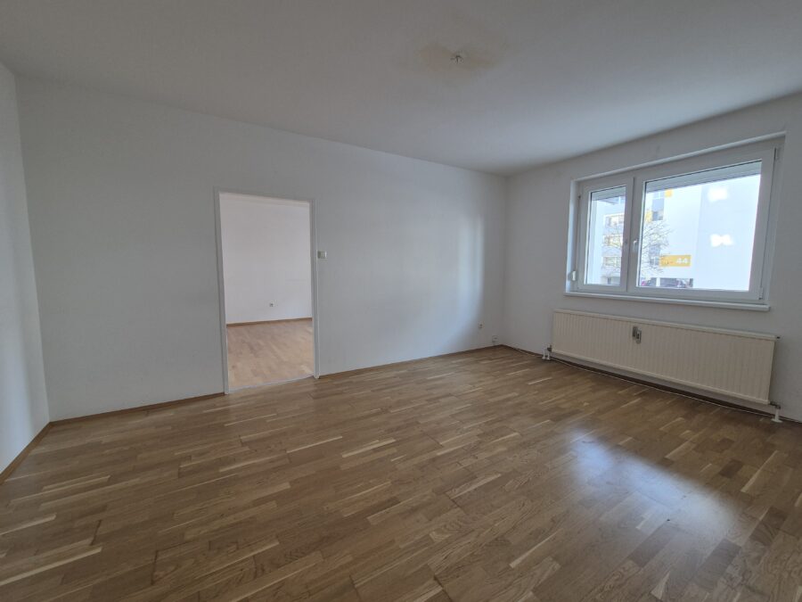 Ruhig gelegene 2-Raum-Wohnung im 1. Stock **Lift** - 20260119_Wohnzimmer