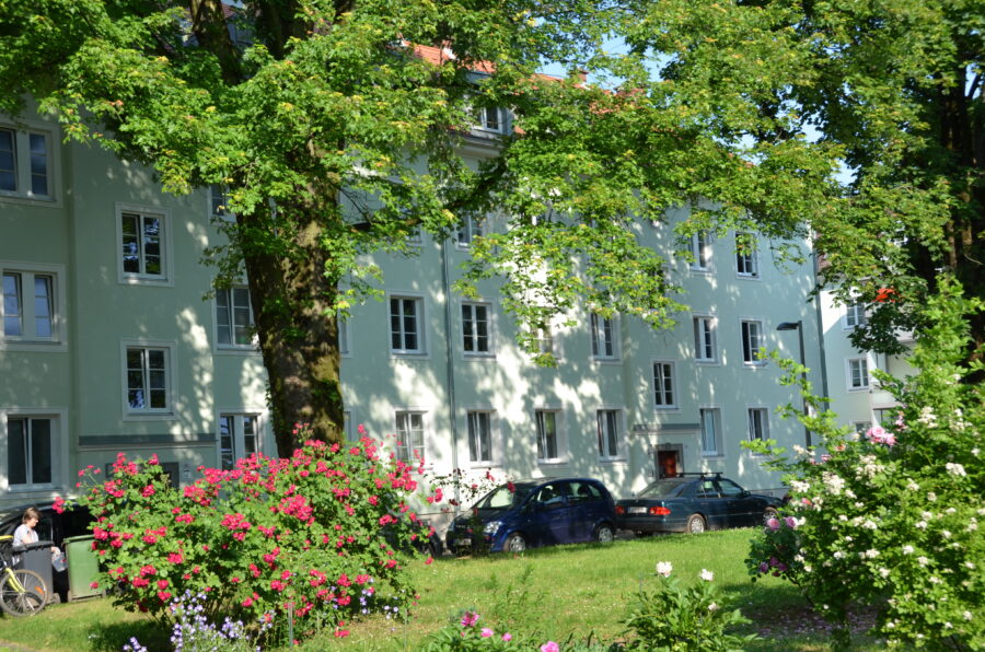 Mansardenwohnung im 3. Stock **kein Lift** großzügige Wohnküche und Schlafzimmer - Hausansicht