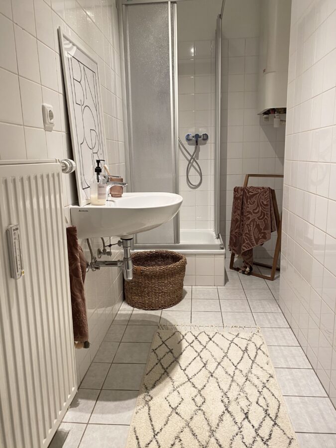 Großzügige helle 2 Raum-Wohnung im Erdgeschoß in ruhiger Lage **bei den Bildern handelt es sich um Einrichtungsbeispiele** - Bad