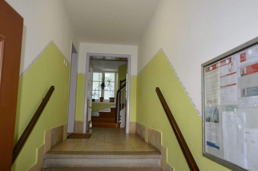 Großzügige helle 2 Raum-Wohnung im Erdgeschoß in ruhiger Lage **bei den Bildern handelt es sich um Einrichtungsbeispiele** - Stiegenhaus