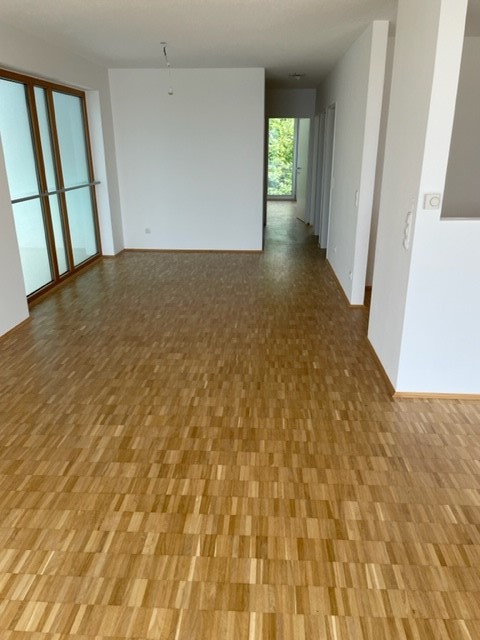 Charmante 3 Raum Wohnung im 2 Stock ohne Lift mit Balkon. Ein Tiefgaragenplatz ist der Wohnung zugeteilt. - Wohnküche2