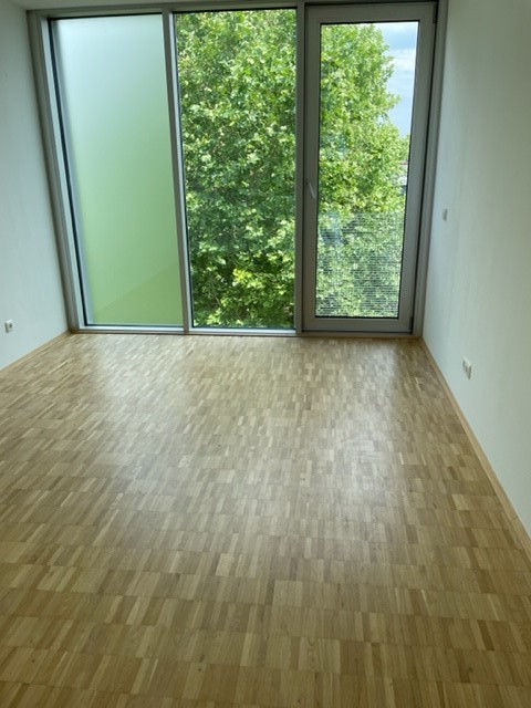 Charmante 3 Raum Wohnung im 2 Stock ohne Lift mit Balkon. Ein Tiefgaragenplatz ist der Wohnung zugeteilt. - Schlafzimmer