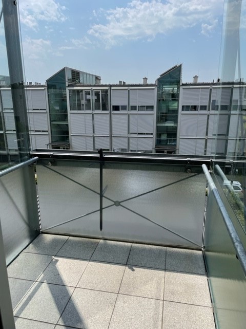 Charmante 3 Raum Wohnung im 2 Stock ohne Lift mit Balkon. Ein Tiefgaragenplatz ist der Wohnung zugeteilt. - Balkon