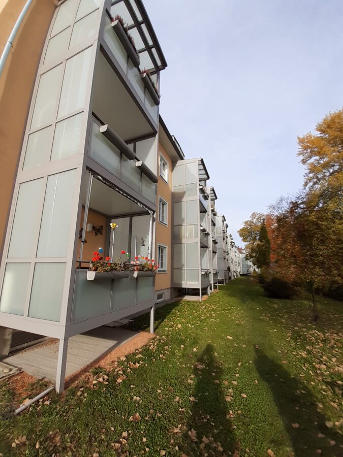 Ideale Starterwohnung mit Loggia mit Blick ins Grüne im 1. Stock **kein Lift** - Hittmairstraße 16-24 Innenhof