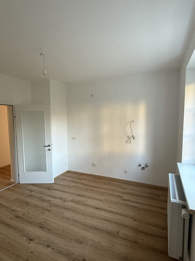 Im Erdgeschoß gelegene 2-Raum-Wohnung in wunderschöner Grünanlage - Küche