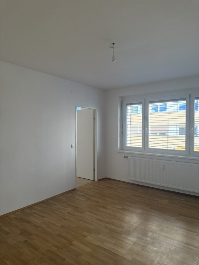 Gut mit öffentlichen Verkehrsmitteln erreichbare 2-Raum-Wohnung im 1. Stock **Lift vorhanden** - IMG_3301