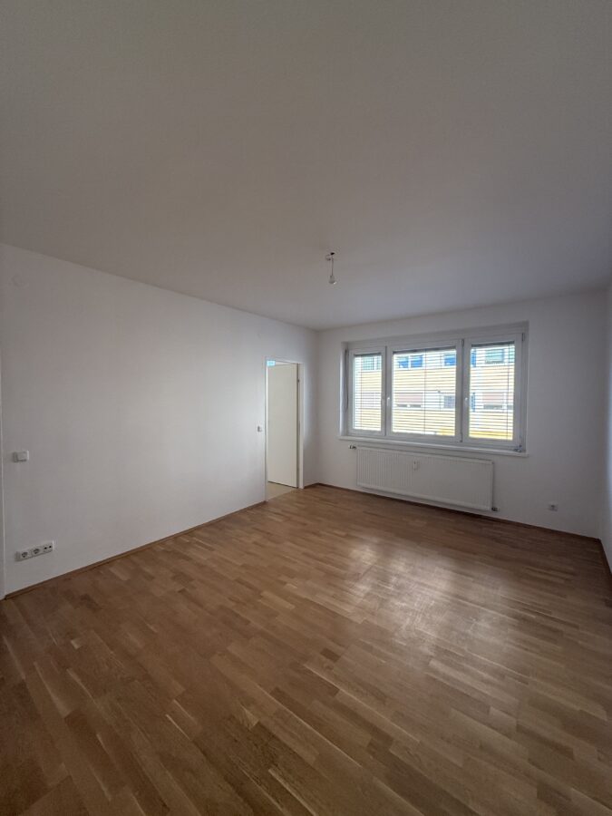 Gut mit öffentlichen Verkehrsmitteln erreichbare 2-Raum-Wohnung im 1. Stock **Lift vorhanden** - Wohnzimmer_2