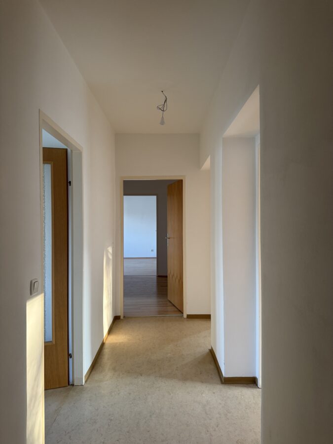 Wohnung mit 2 Kinderzimmer in ruhiger Lage im 2. Stock **Lift** - Flur