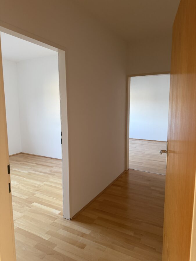 Wohnung mit 2 Kinderzimmer in ruhiger Lage im 2. Stock **Lift** - Flur_2