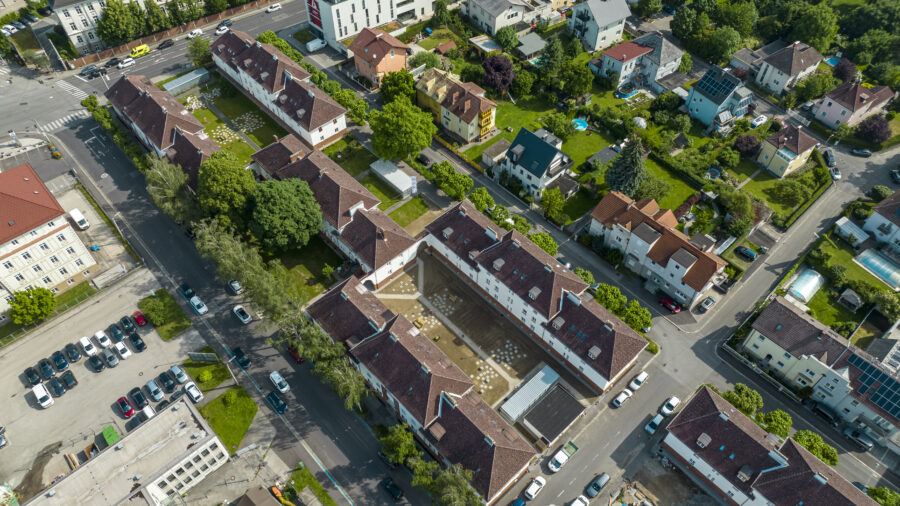 Nette Mansardenwohnung mit Wohnküche und 2 Zimmer im 3. Stock **kein Lift** - Luftbild_Garnison-Plankstr_DJI_0395
