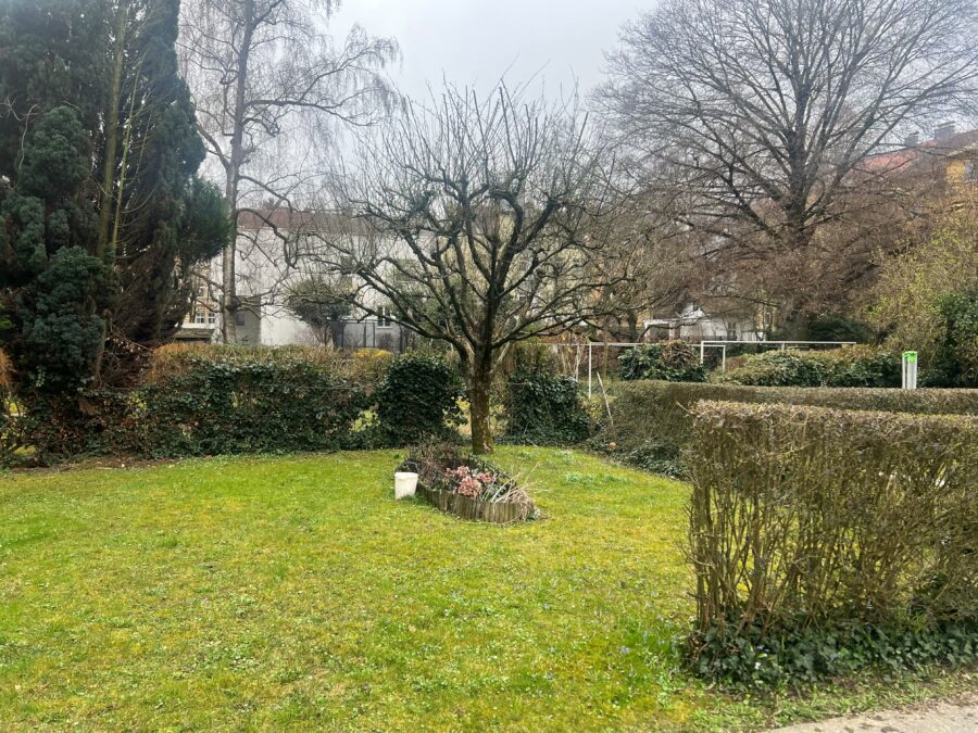 Schöne großzügig aufgeteilte 2-Raum-Wohnung mit Balkon im 1. Stock direkt beim Südbahnhofmarkt **Lift** - 11