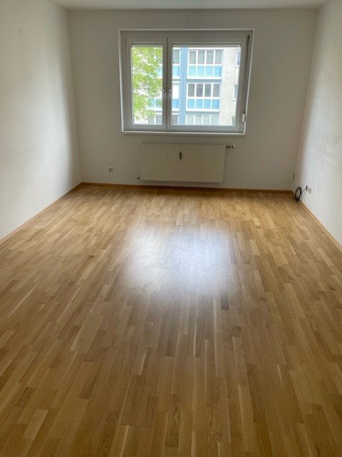2 Raum-Wohnung mit Loggia in ruhiger Lage im 1. Stock **Lift** - Schlafzimmer