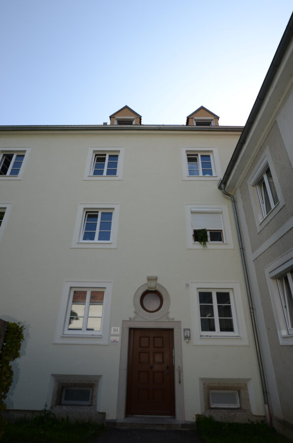 Großzügige helle 2 Raum-Wohnung im Erdgeschoß in ruhiger Lage **bei den Bildern handelt es sich um Einrichtungsbeispiele** - Hausansicht