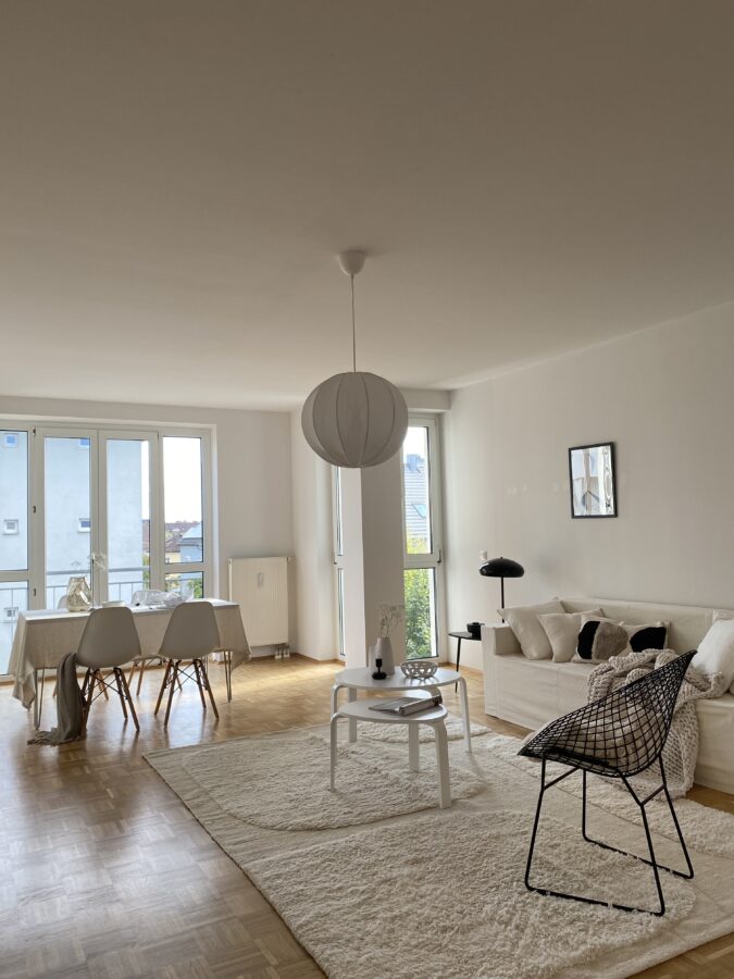 Schöne Singlewohnung mit extra Küche, großes Wohn-Schlafzimmer sowie fix zugeordneter PKW-Abstellplatz - WZ7