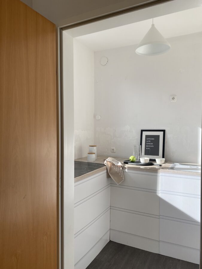 Schöne Singlewohnung mit extra Küche, großes Wohn-Schlafzimmer sowie fix zugeordneter PKW-Abstellplatz - Küche