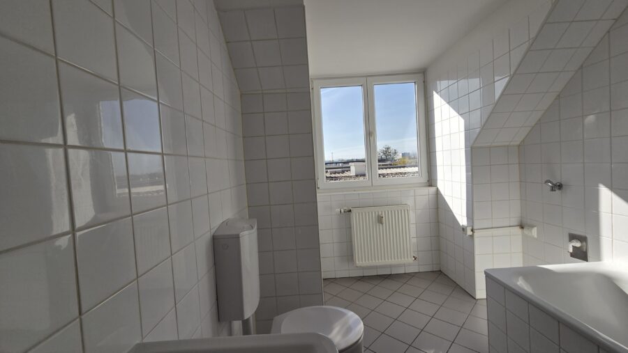 Sanierte 2-Raum-Wohnung im 3. Stock - 20260407_094448