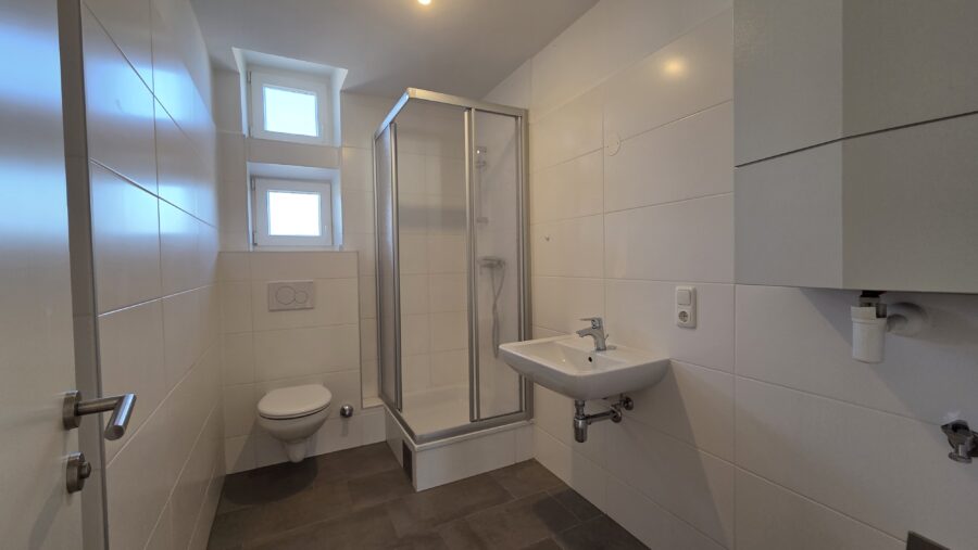 Neu sanierte 2-Raum-Wohnung mit extra Küche im 2. Stock ohne Lift - 20260407_092015