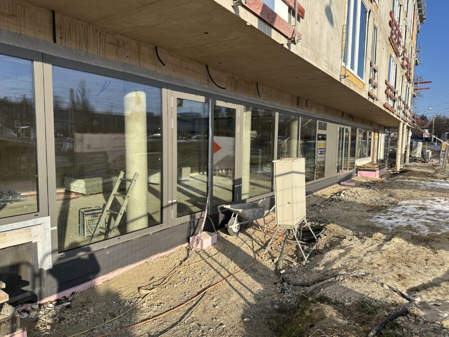 Kompaktes Neubau-Geschäftslokal in Linz-Ebelsberg – ideal für Büro, Praxis oder Dienstleistung - Gewerbefläche_Fassade_GL 3+4