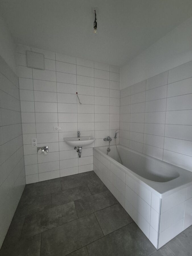 Moderne 2-Raum-Wohnung in Auwiesen - top Infrastruktur - 20260316_Badezimmer