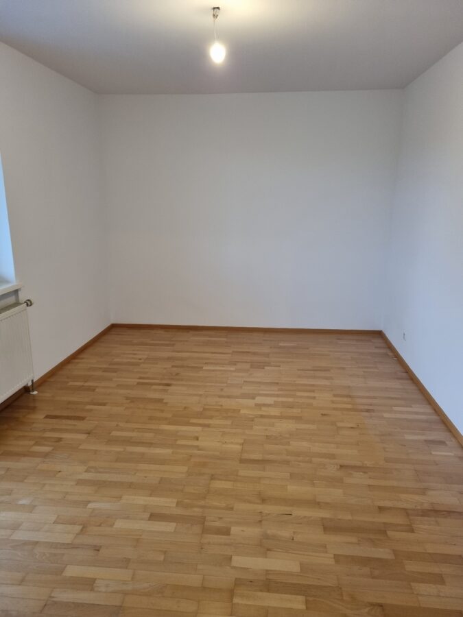 3 Raum Wohnung mit großer Loggia im 4ten Stock, Badezimmer und WC sind getrennt untergebracht. - Wank78_Schlafzi