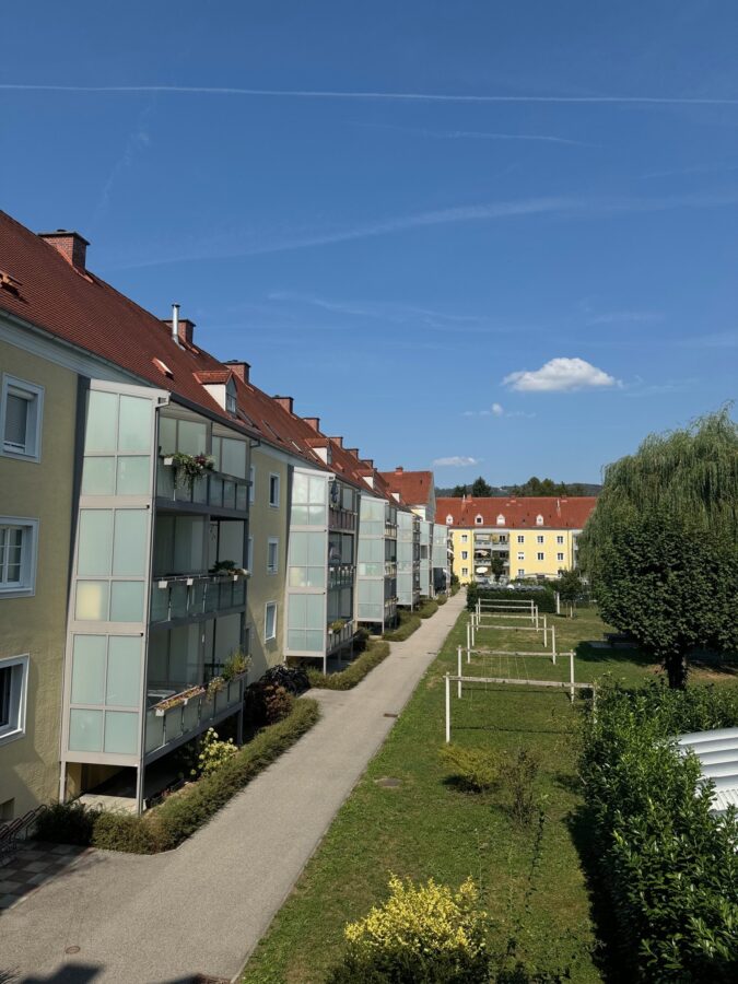 Sanierte 2-Zimmer-Wohnung mit praktischer Raumaufteilung *Urfahr* - Innenhof