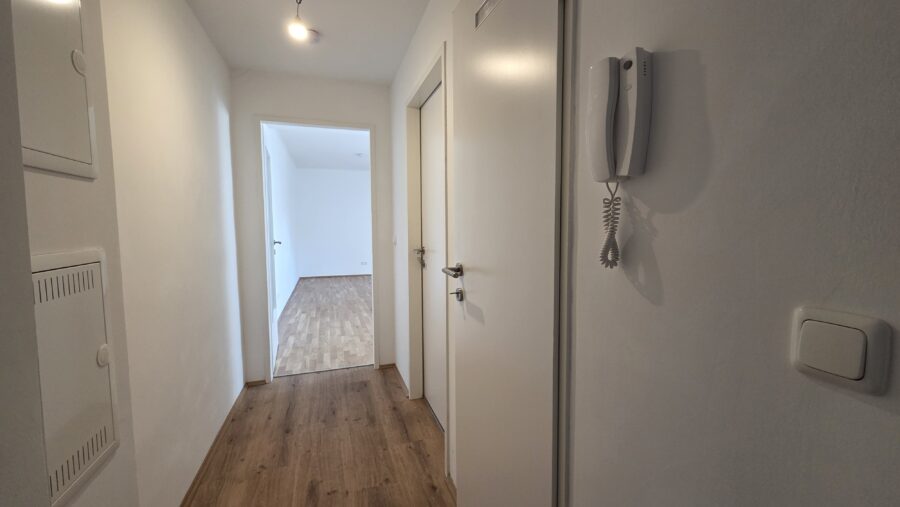 Kompakte 1-Zimmer-Wohnung mit Wohnküche & Badfenster - 20260626_090256