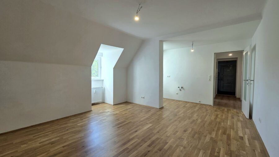 Kompakte 1-Zimmer-Wohnung mit Wohnküche & Badfenster - 20260626_090412