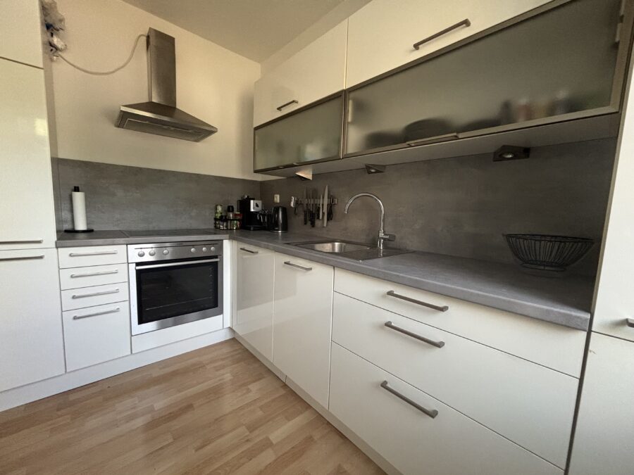 Gut geschnittene 2-Zimmer-Erdgeschosswohnung mit separater Küche *Neue Heimat* - Küche möbliert 090726