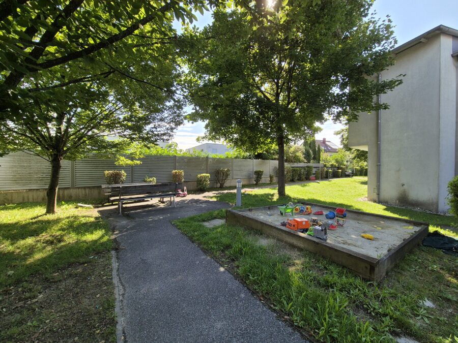 2-Zimmer-Wohnung mit separater Küche & Loggia - 20250730_Hof