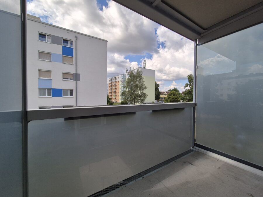 Gut geschnittene 2-Zimmer-Wohnung mit Loggia & Kellerabteil - 20260703_Loggia