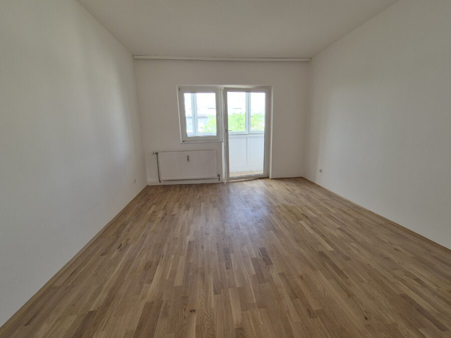 3-Zimmer-Wohnung mit Loggia & Kellerabteil - 20260703_Wohnzimmer