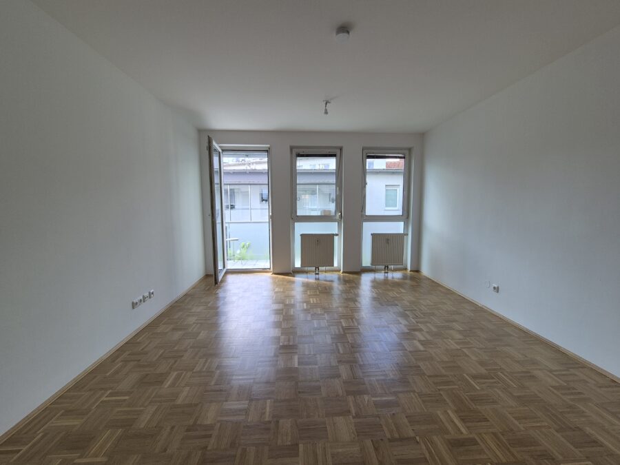 2-Zimmer-Wohnung mit separater Küche & Loggia - 20260703_Wohnzimmer