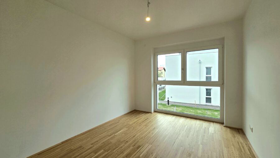 Viel Platz zum Wohlfühlen – helle 3 Zimmer Wohnung mit Loggia/Balkon - GWG_Sattledt_Top_A7_Zimmer1